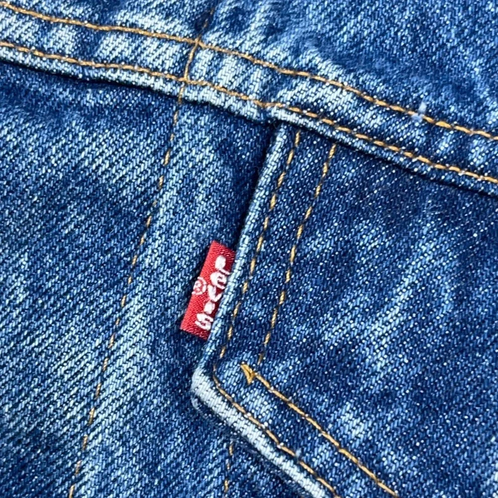 Vintage Levis Denim Jacket Men Size 42 Blue Med Wash 90s  USA Made 70506 0216